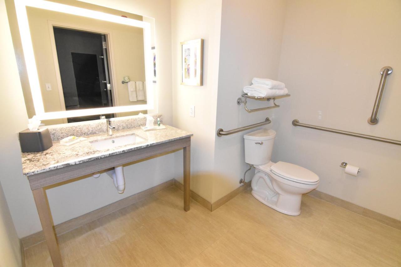 - Kansas - Northeast By Ihg Hotel 3*