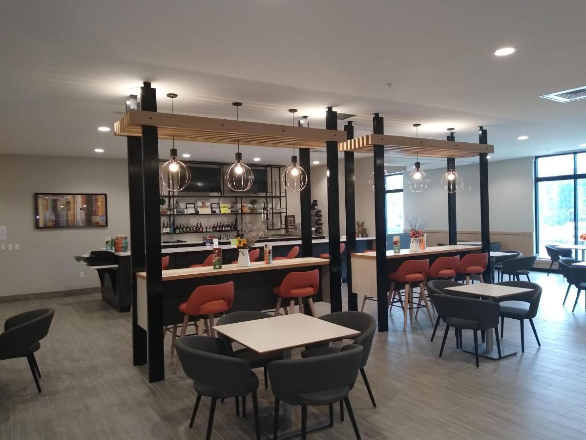 - Kansas - Northeast By Ihg Hotel